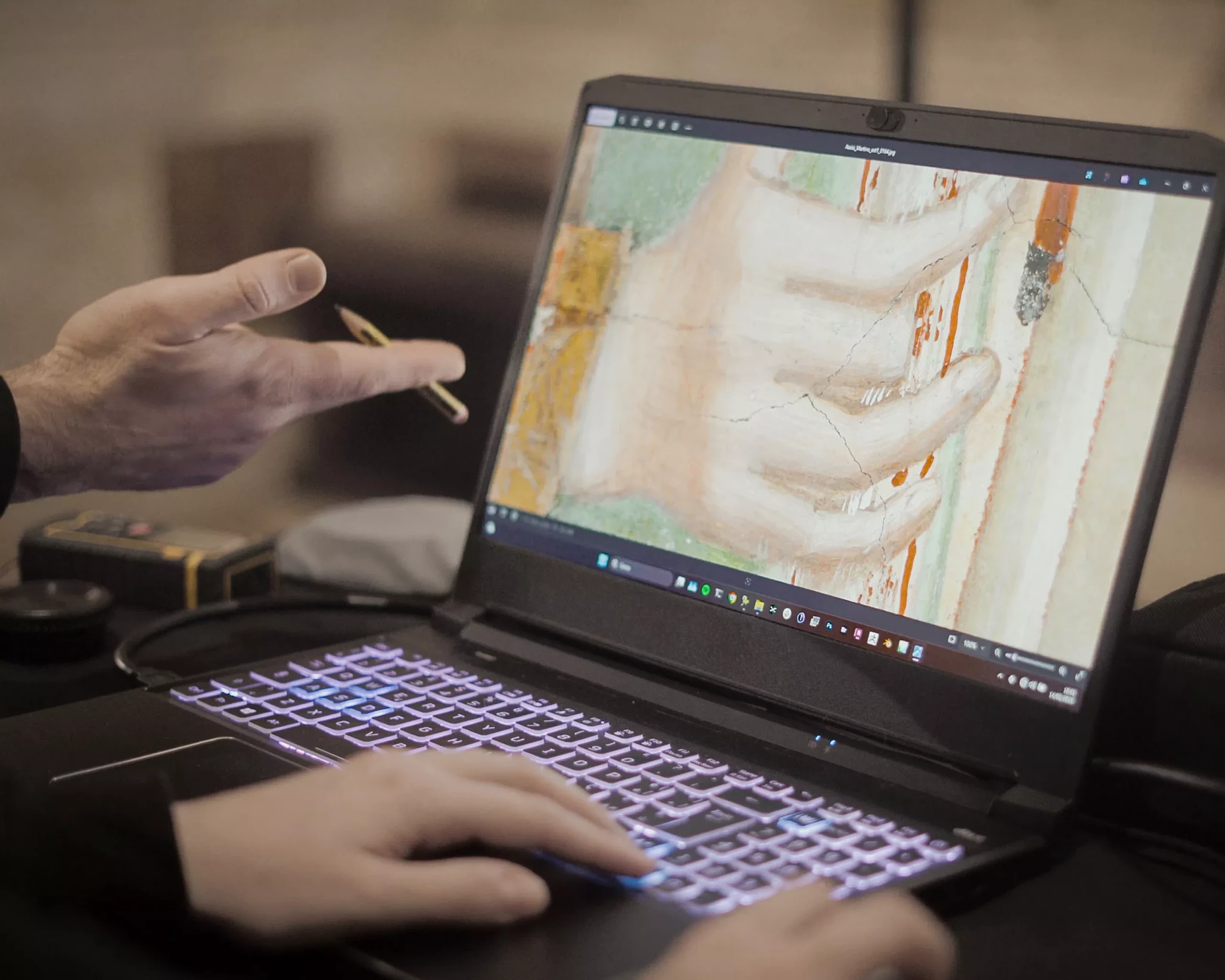 An enlarged fresco detail on a laptop during analysis of the digital image.